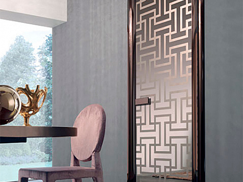 Межкомнатная дверь из алюминия с декором на стекле ianus longhi